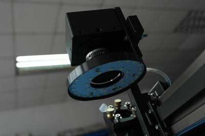不规则产品自动寻边切割 杰达光电1080激光切割机破解EVA海绵定位难题