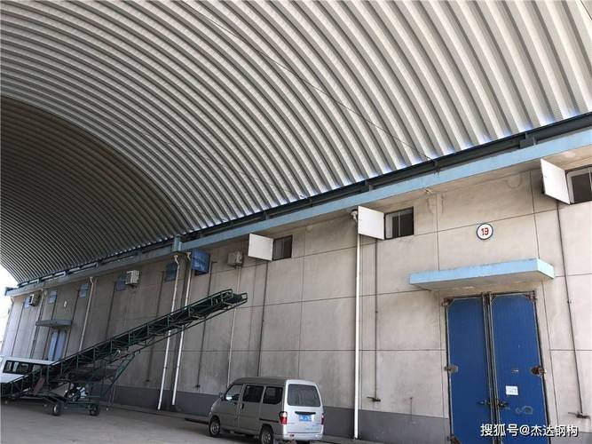 2. 引入新技术随着科技进步,许多先进的吊装技术和设备应运而生
