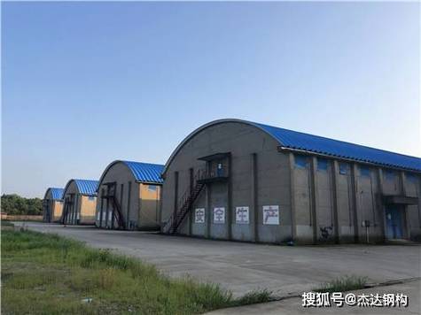 榕城区金属拱形屋盖安装现场打螺丝作业全景探秘