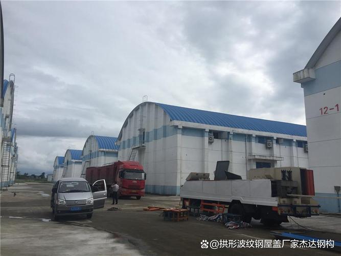 **智能化吊装技术**:随着科技的发展,利用智能传感器和自动化设备